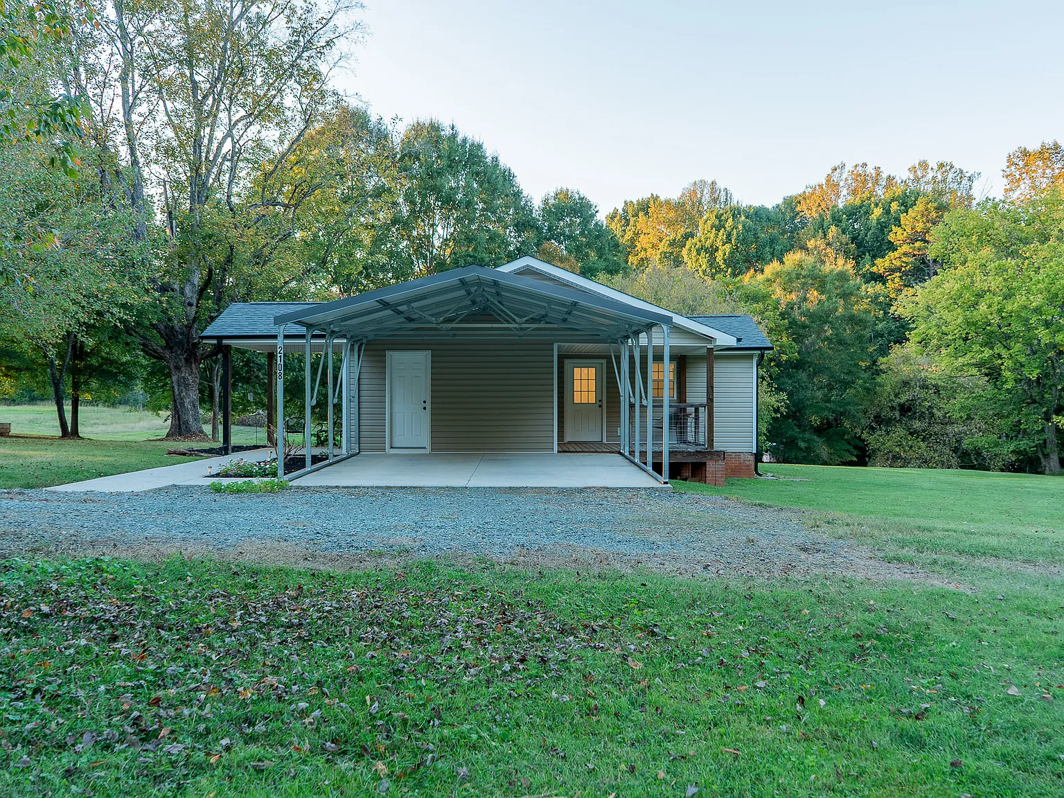 2 bed, 1.5 bath, 1740 sqft, $1,900 — Photo 3