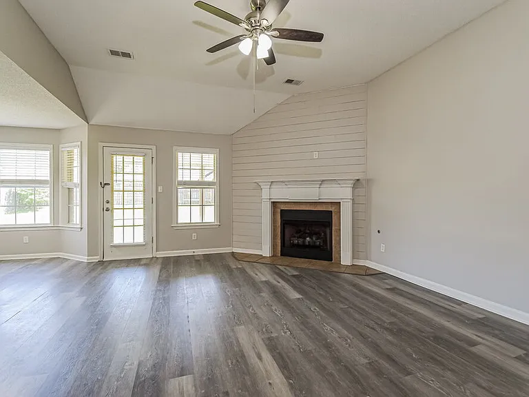 5746 Oakley Dr — Photo 6