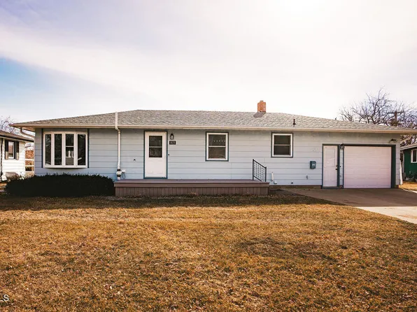 1025 5th Ave SW, Jamestown, ND 58401