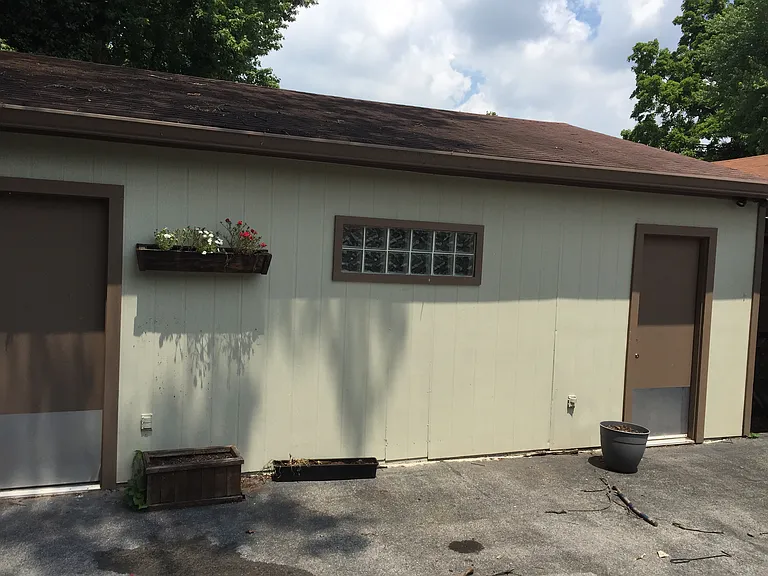 2504 Barclay Dr — Photo 2