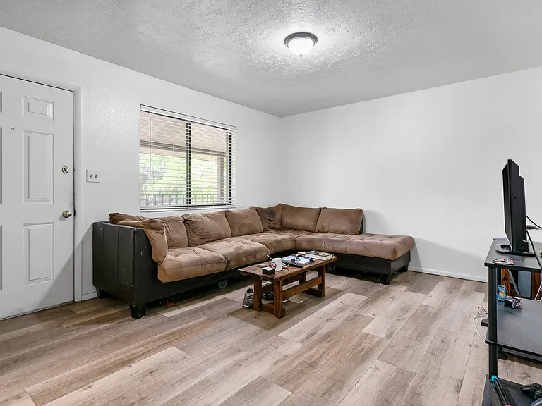 442 N 500 E #11 — Photo 2