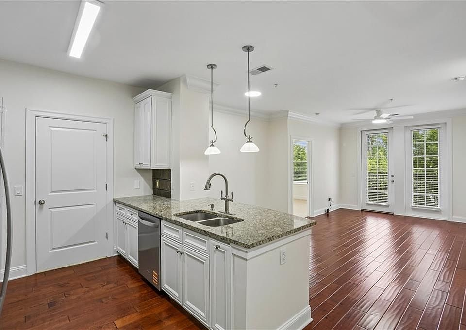 1st image of 901 Abernathy Rd APT 5190