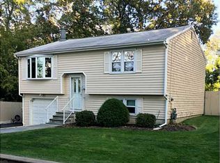 14 Spooner Ave, Warwick, RI 02886