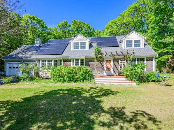 27 Two Ponds Rd, Falmouth, MA 02540