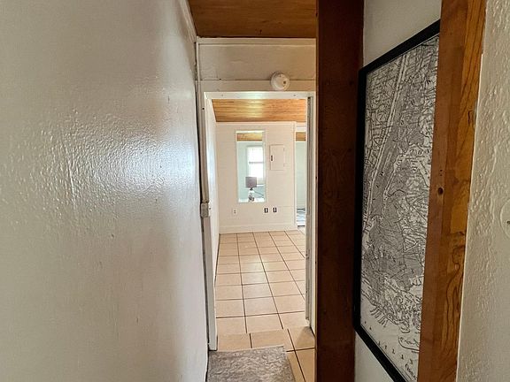 4th image of 901 E Brooks St #913