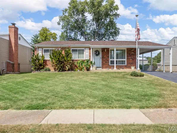 11825 Brookmont Dr, Maryland Heights, MO 63043