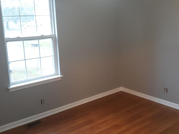 5th image of 251 Walnut Crest Dr