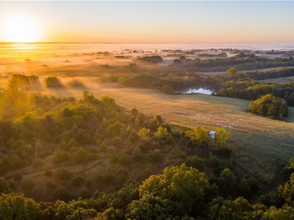 30501 E 160th St, Blythedale, MO 64426