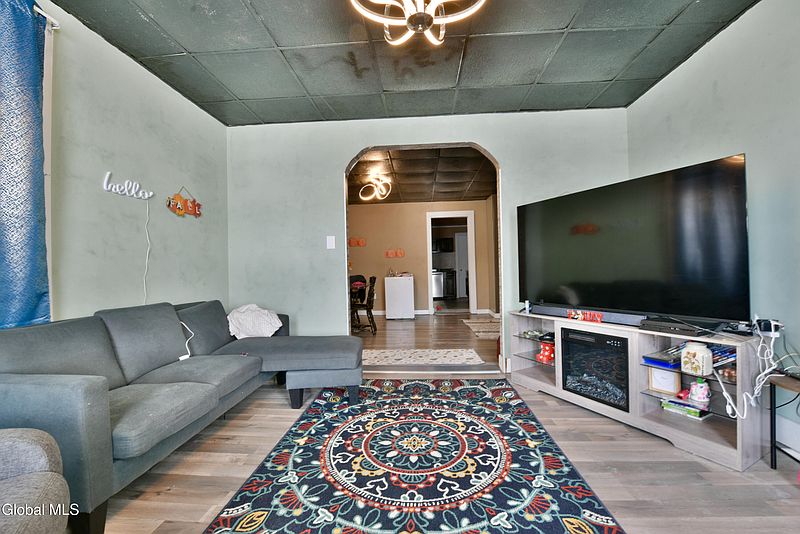 3rd image of 107 Dove Street