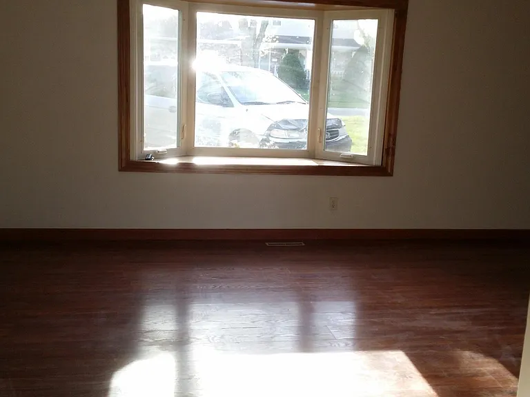 1015 N Lafayette St — Photo 2