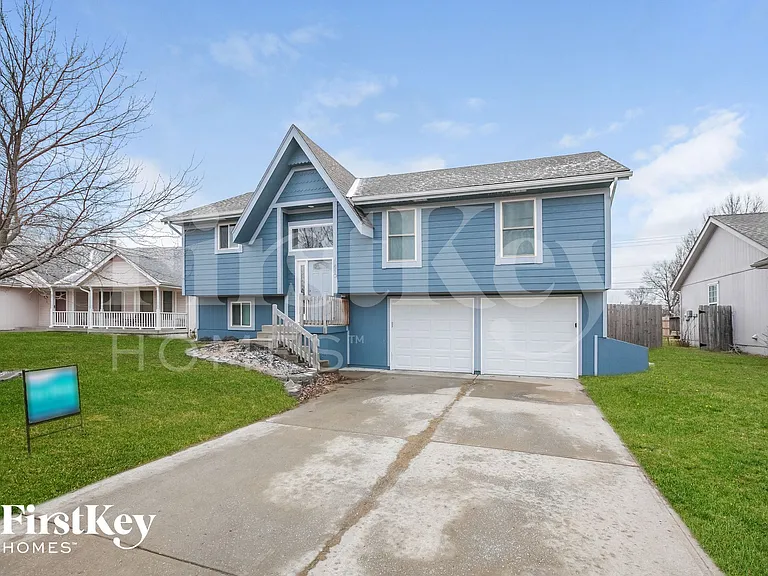 810 York Dr — Photo 2