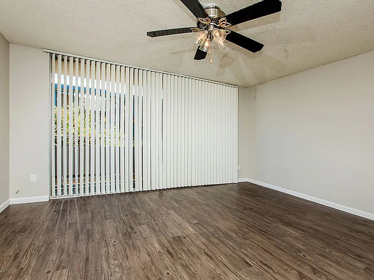 Surfcaster Apartments — Photo 43