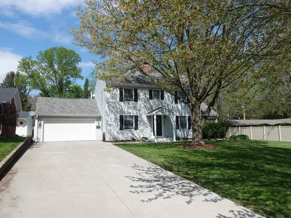 265 Fair Acres Dr, Galesburg, IL 61401