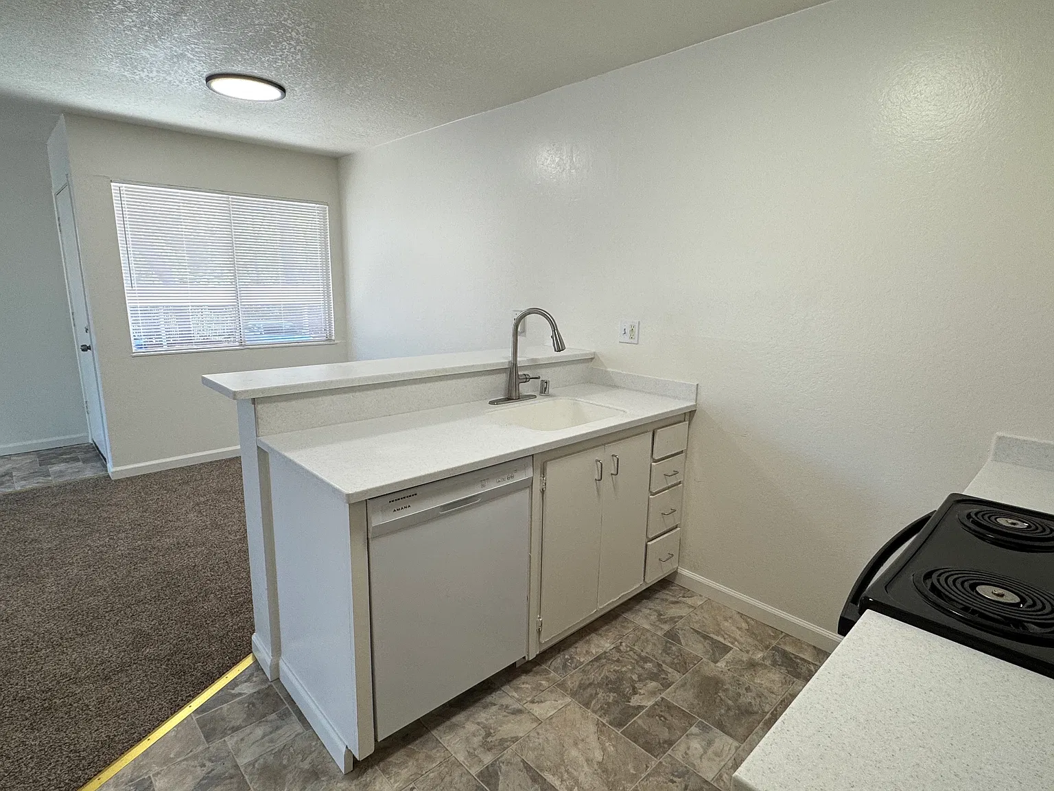 2 bed, 902 sqft, $2,300 — Photo 4