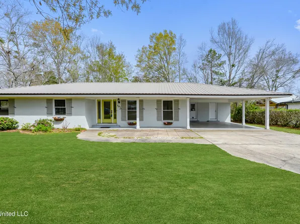 507 Highland Dr, Bay Saint Louis, MS 39520