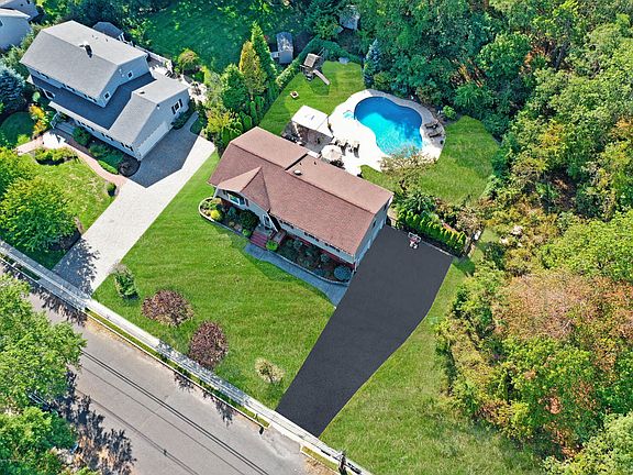 3rd image of 1409 Roller Road