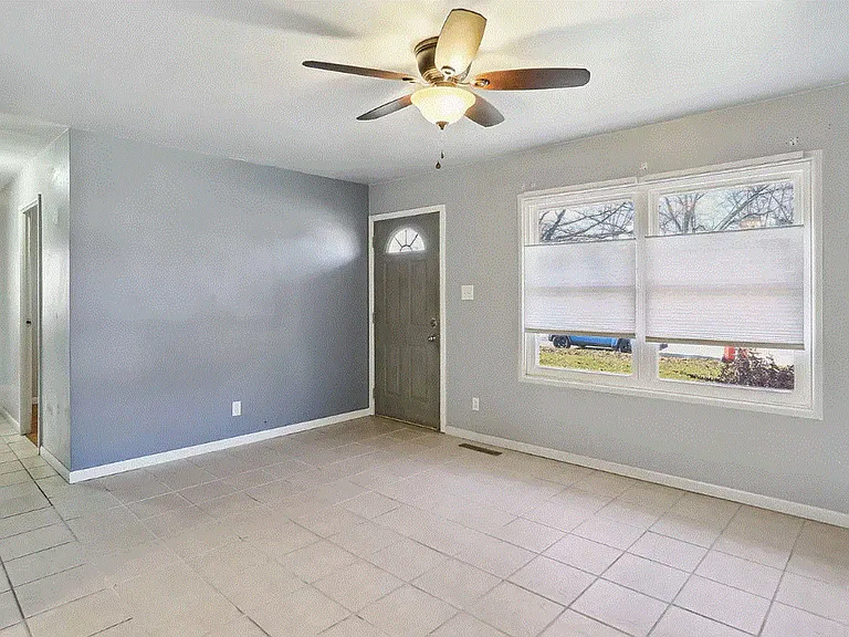 1706 Parkside Ter — Photo 4