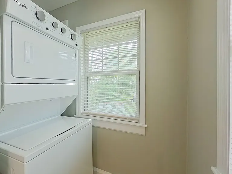 Dellwood Avenue 2920 — Photo 22