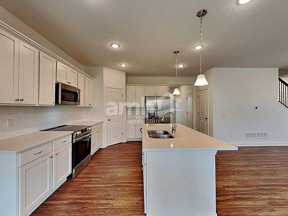 3rd image of 8443 Northpoint Dr