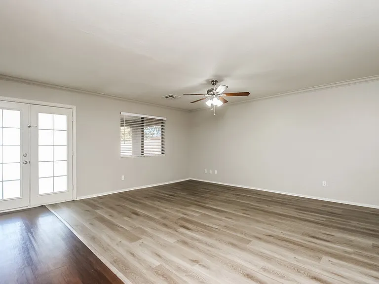 452 S Sabrina — Photo 4