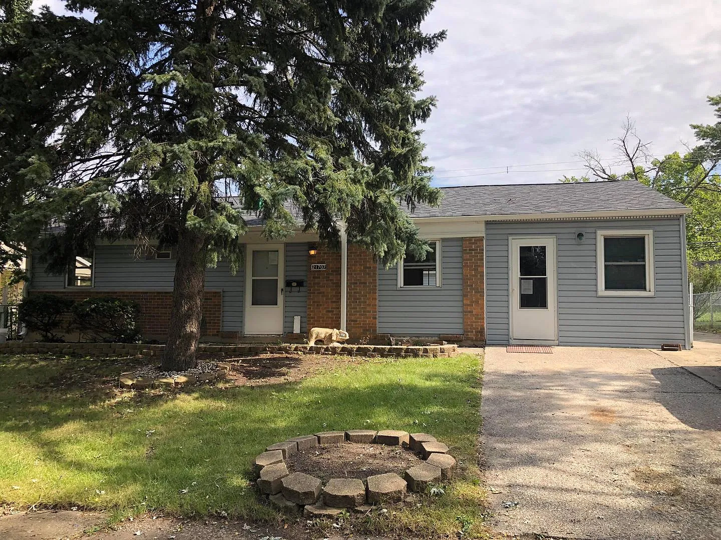 21707 Cynthia Ave photo 1