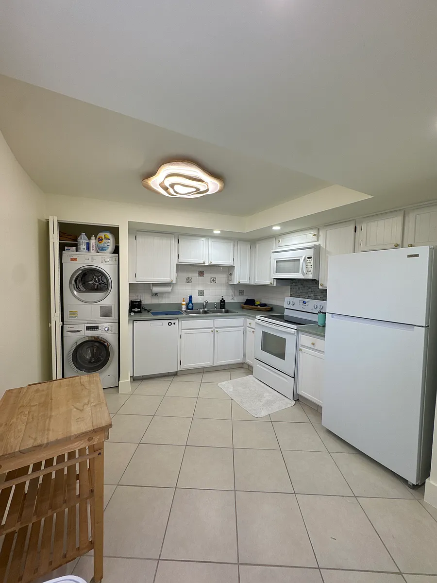 Building Photo - 1357 NE Ocean Blvd #418