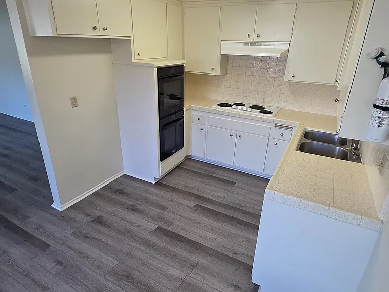 12520 Oxford Ave — Photo 12