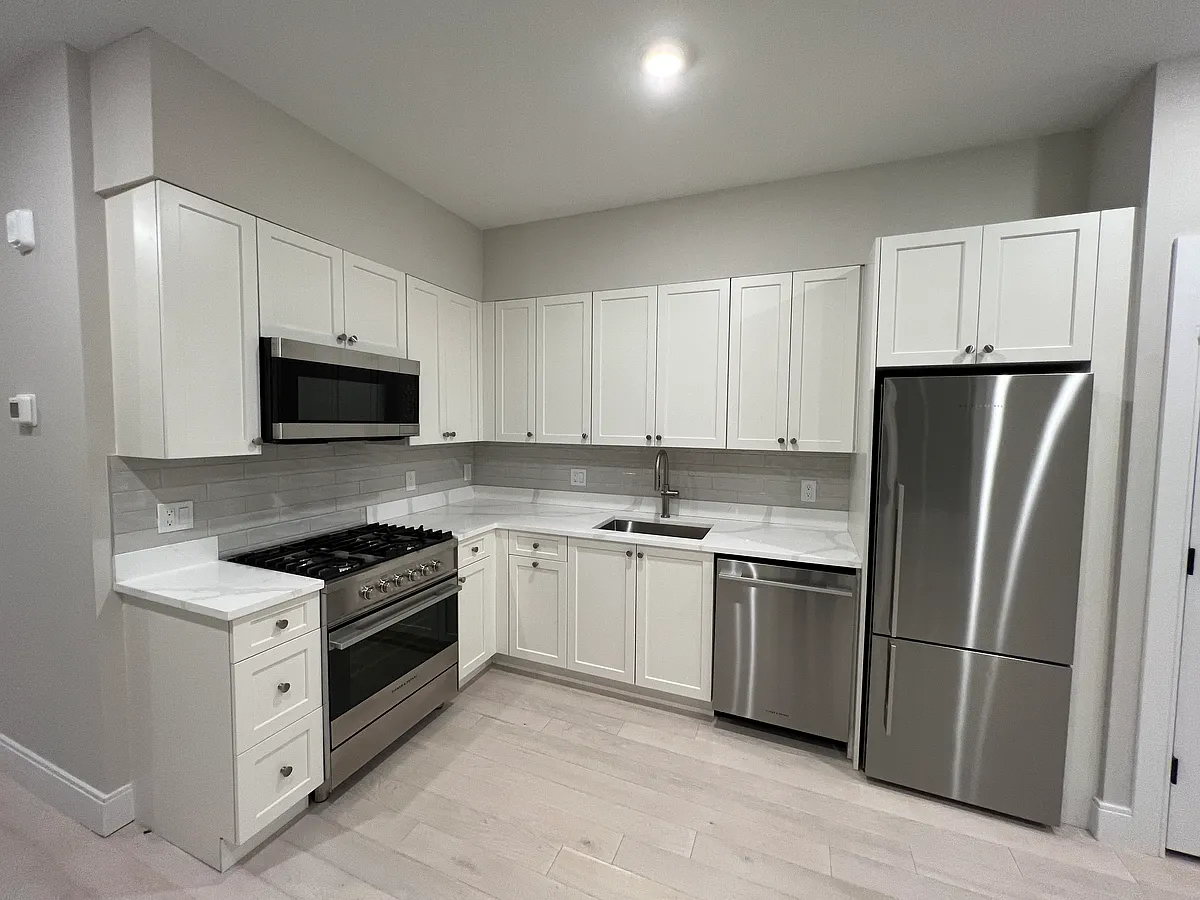 Building Photo - 195 Green St #205D