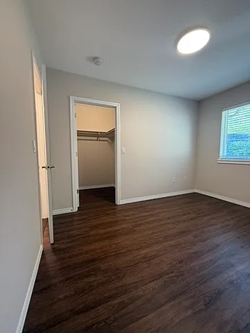 2nd BR with walk-in closet