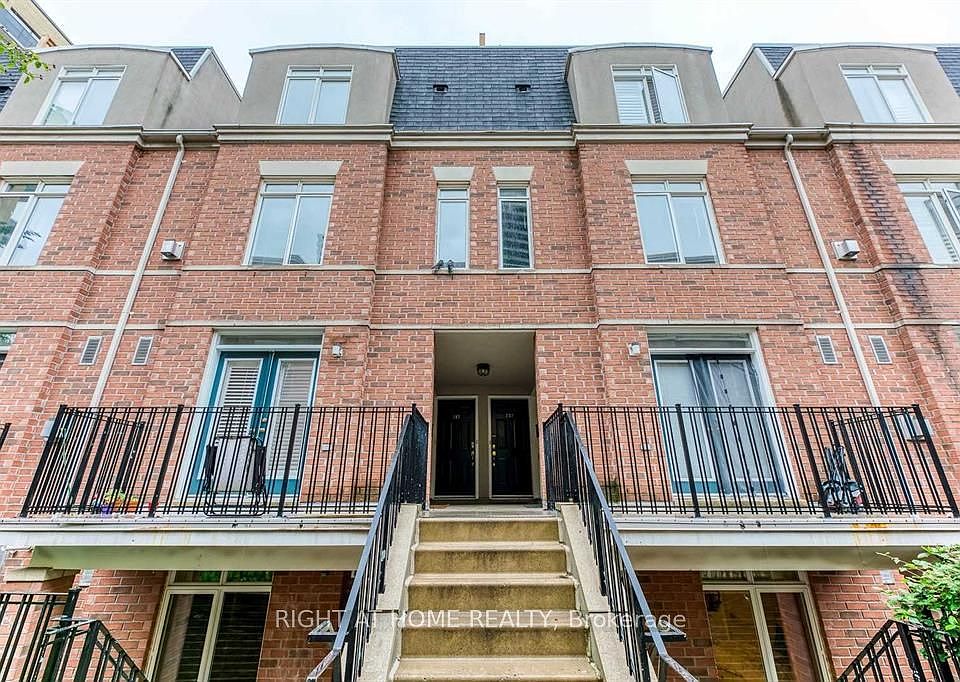 1st image of 415 Jarvis St #327