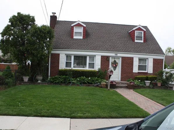 138 Manor Parkway, Uniondale, NY 11553