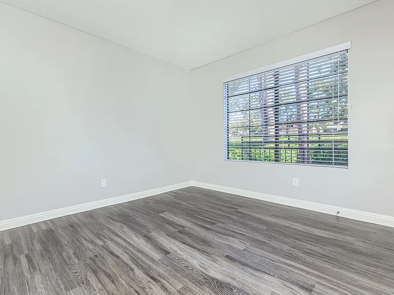 Villa La Paz Apartment Homes — Photo 52