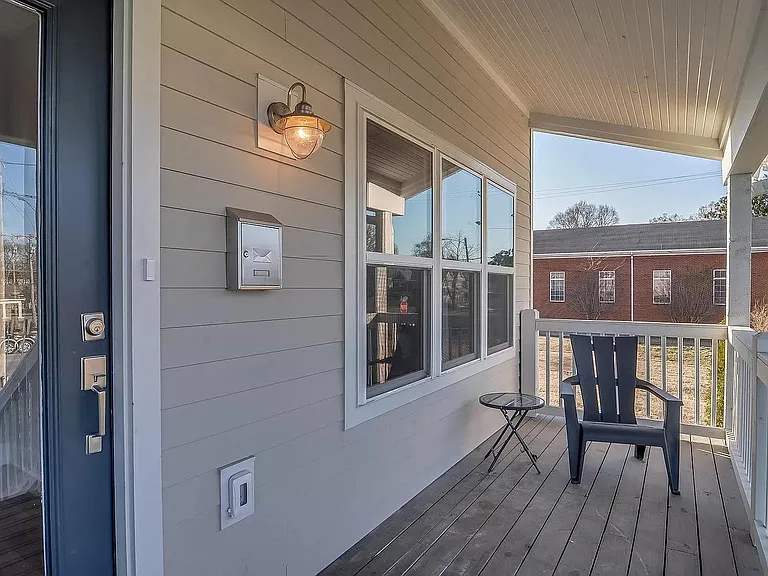 1411B Arthur Ave — Photo 3