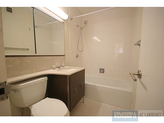 Sold by Aclawrence | media 5
