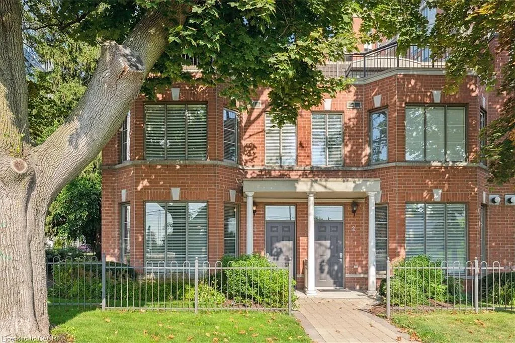 3 bed, 2.5 bath, 2350 sqft, $4,950 — Photo 2
