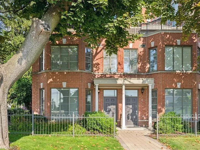 442 Maple Ave #Townhouse 1-1 — Photo 2