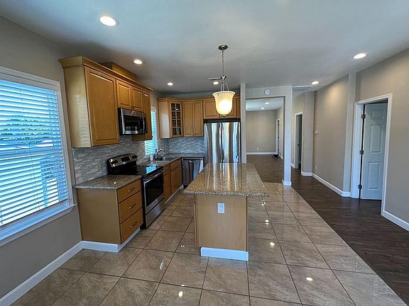5th image of 279 Estabrook St APT A