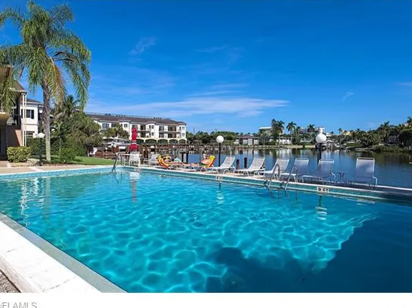 261 Banyan Blvd, Naples, FL 34102
