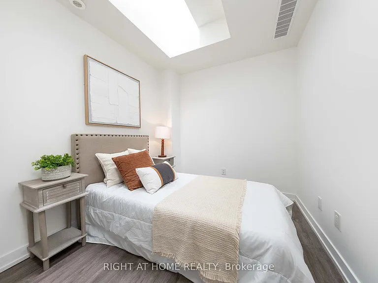 871 Sheppard Ave W #33 — Photo 22