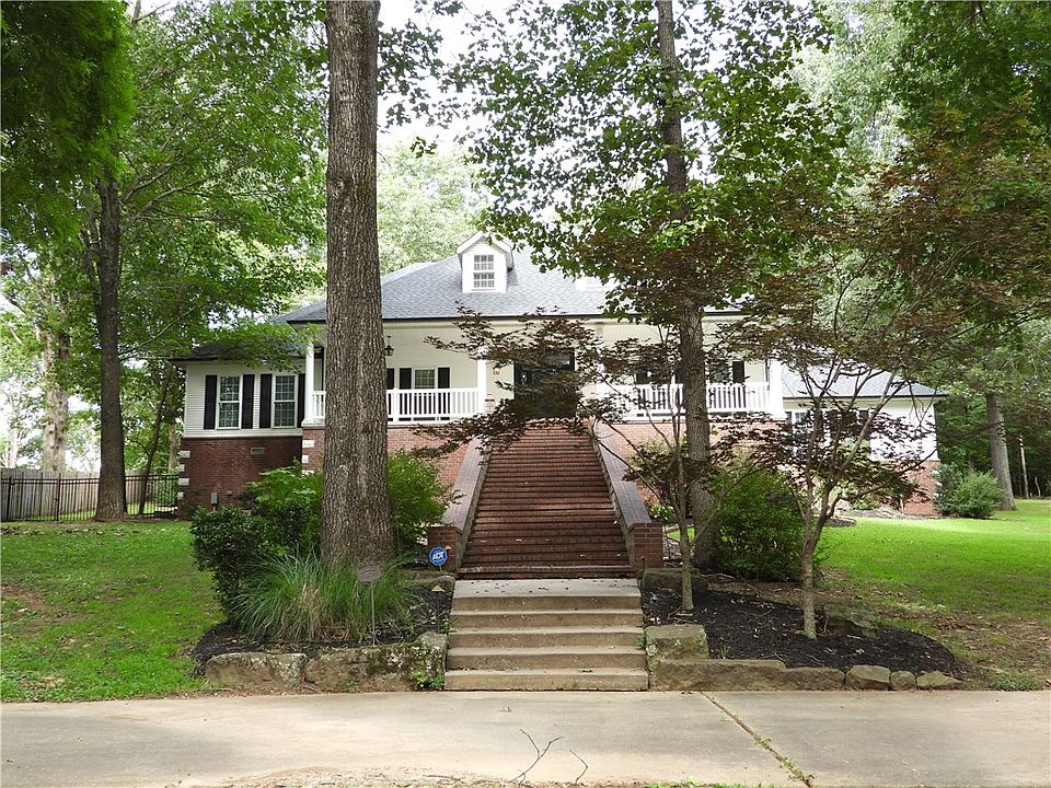 1st image of 19489 Oak Cir