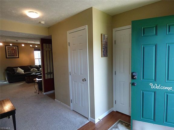 3rd image of 586 Jessica Ln