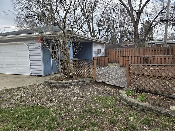 5th image of 17909 Glen Oak Ave