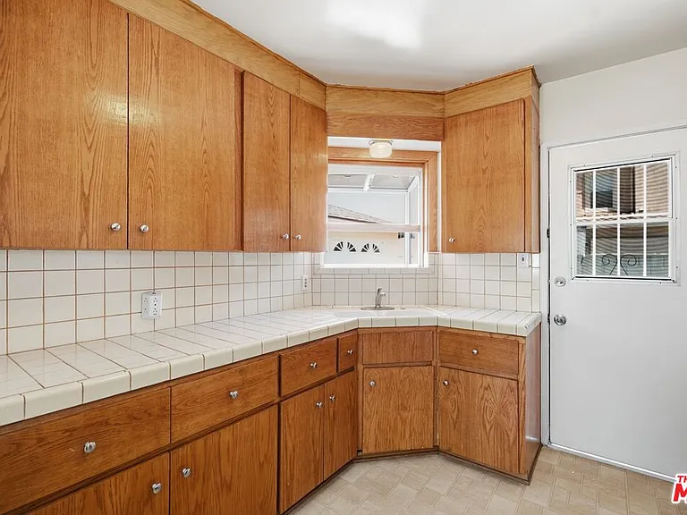 4142 Lincoln Ave — Photo 8