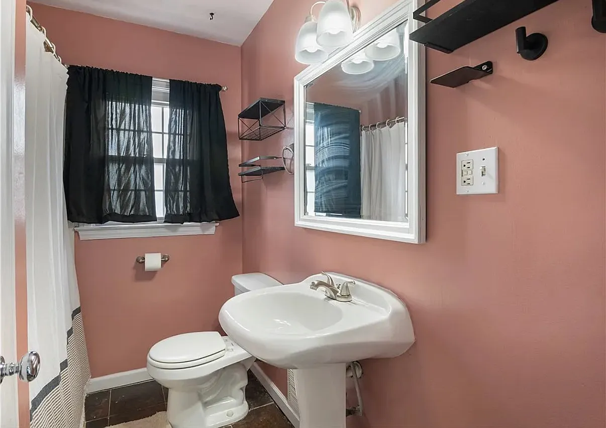 4 bed, 2592 sqft, $750 — Photo 3