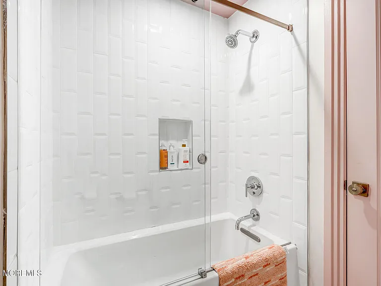 450 Wells Ave — Photo 24