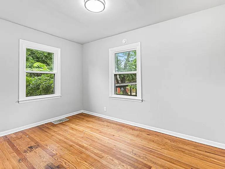 3117 Charles St — Photo 18