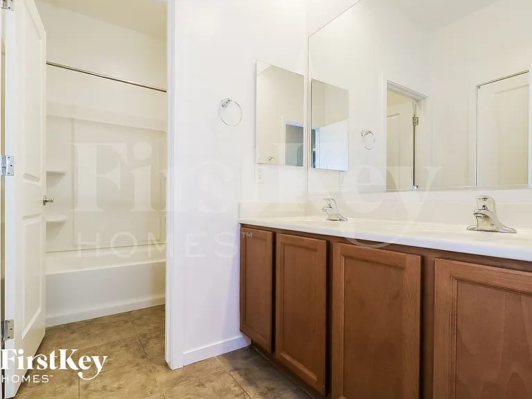 23654 W Whyman Ave — Photo 16