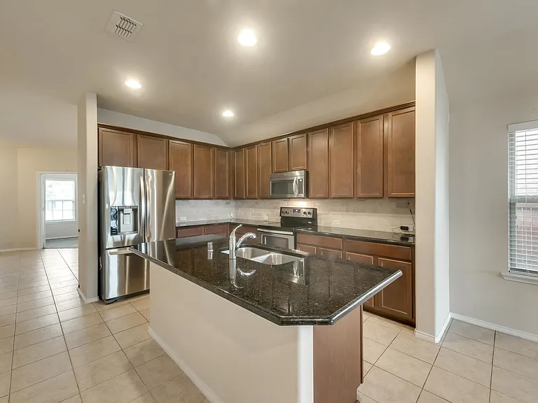 4721 Lazy Oaks St — Photo 4