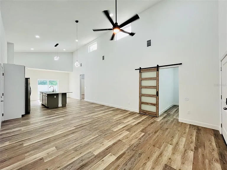 7622 Cypress Dr — Photo 3