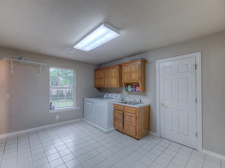 8632 S Braden Ave — Photo 28